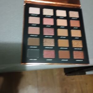 ICONIC London Eyeshadow Palette with Pink, Gold, and Brown Hues
